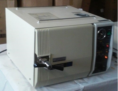 Picture of Reconditioned Tuttnauer 2540M - Manual Autoclave